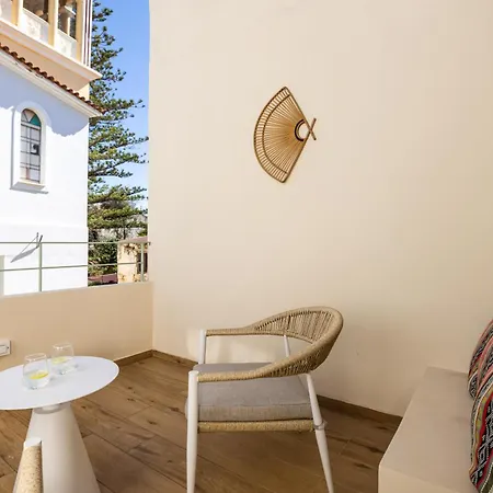 Apartment Cf Stay, Premium Old Town Living Under The Castle! *