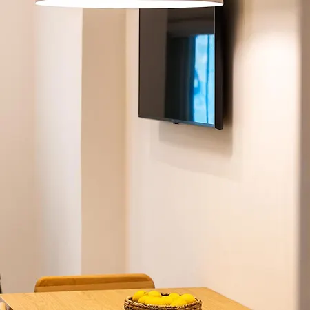 Apartment Cf Stay, Premium Old Town Living Under The Castle! *